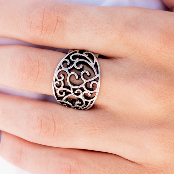 Paparazzi: Dreamy Date Night, Silver - Picture 2 of 3